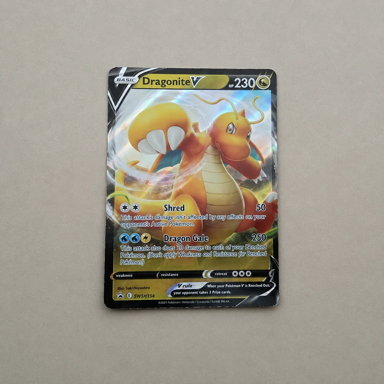 Carta Pokémon Dragonite V SWSH154 Promo Holo en inglés